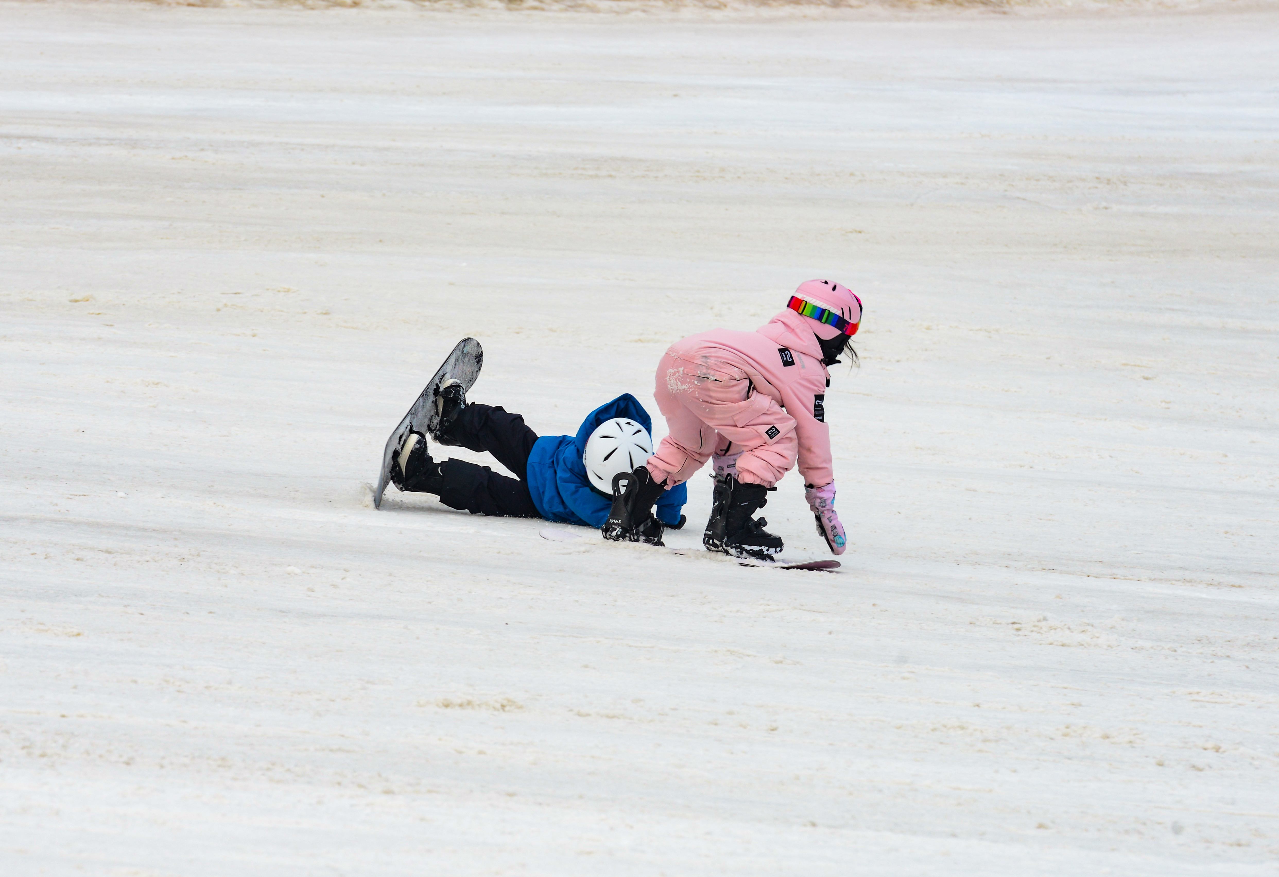 圖為九龍國際滑雪場上正在滑雪的小朋友。連正 攝